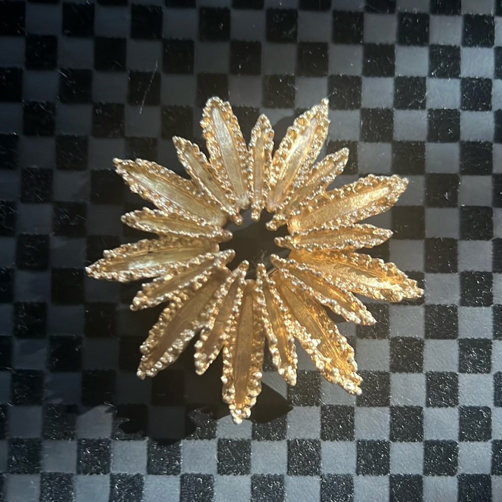 Vintage Avon Gold Tone Flower Brooch